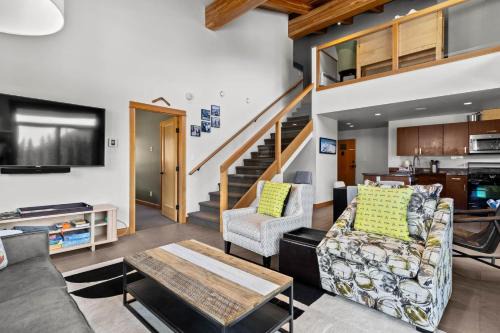 Sun Peaks Cabin | Kookaburra Lodge #401 By Bear Country