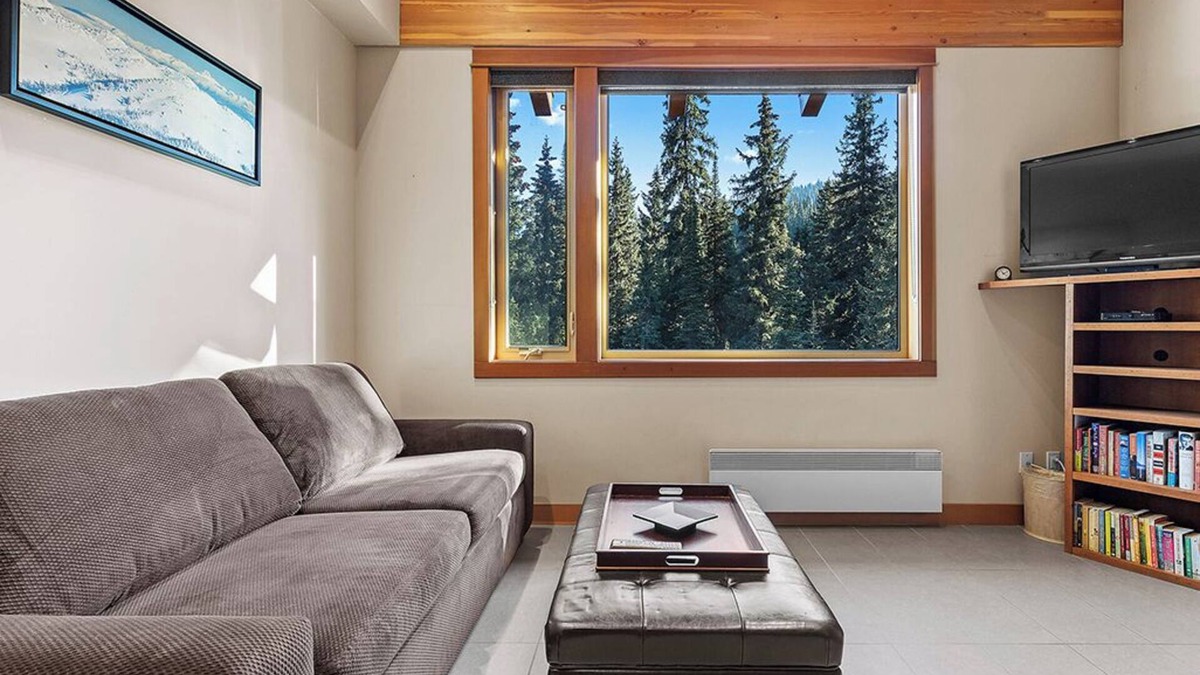 Sun Peaks Apartment | Kookaburra Lodge 403: Stunning Penthouse Studio Over Two Levels
