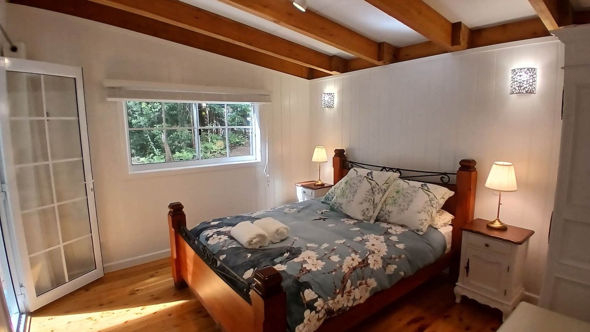 Springbrook House | Kookaburras Springbrook- Cosy Romantic Rainforest Cottage -waterfalls, fireplace