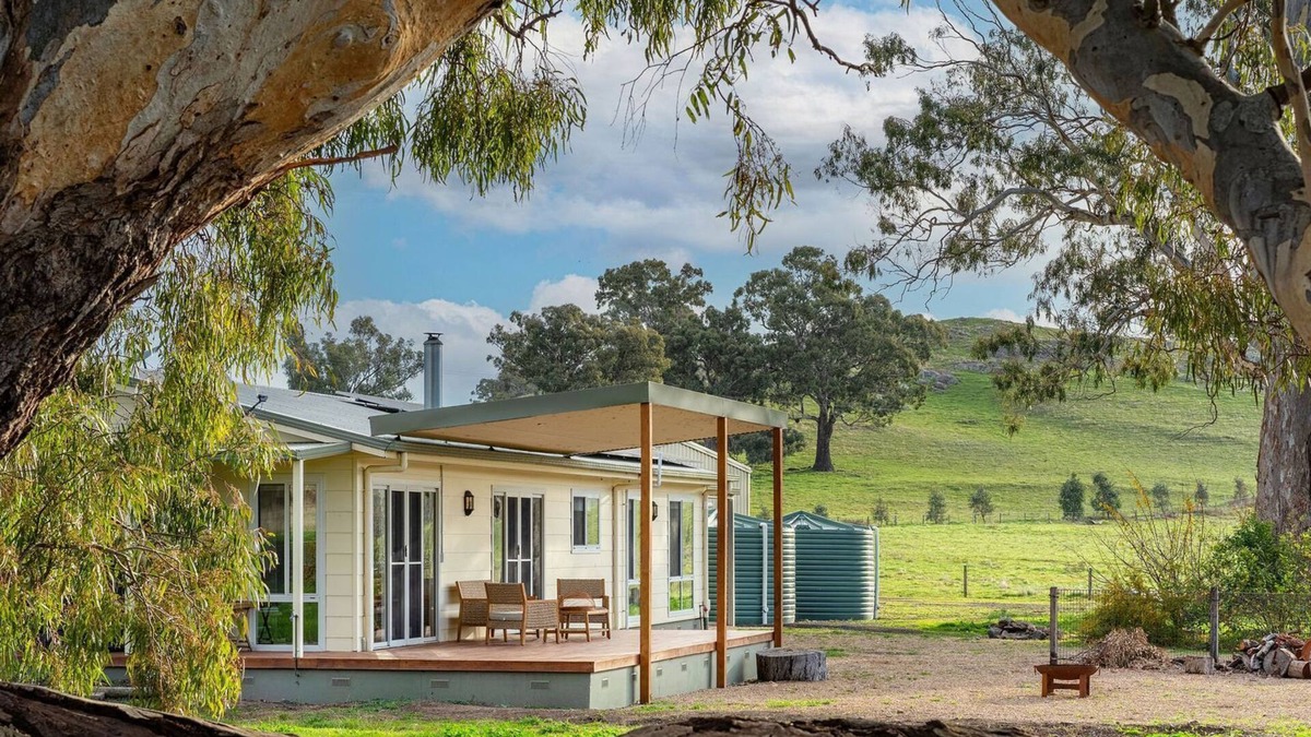 Sheans Creek House | Koolbury Cottage. Farmstay Valley Retreat