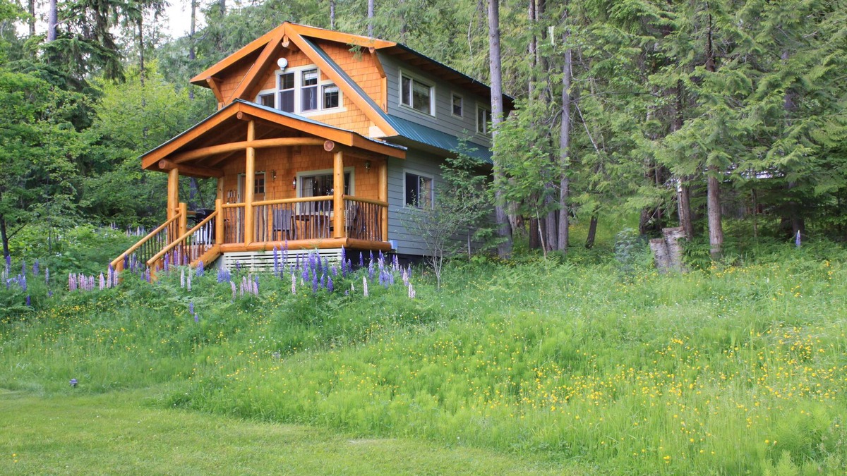 Crawford Bay Cabin | Kootenay Lake Forest Cabin in Crawford Bay, close to public sandy beach.