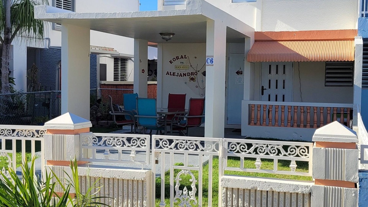 Ensenada House | Koral de Alejandro Beach House-Walking distance to beach, town and Fun! Charming