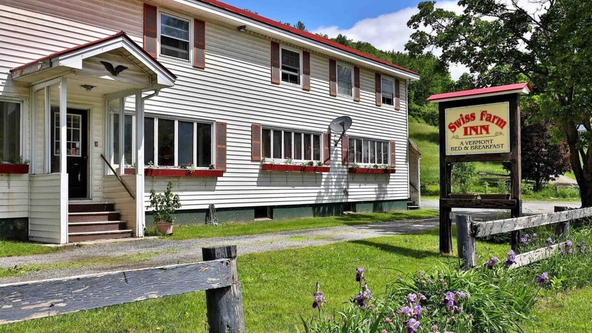 Pittsfield Bed & Breakfast | Korean Gourmet Stay at Swiss Farm Inn - 1 night