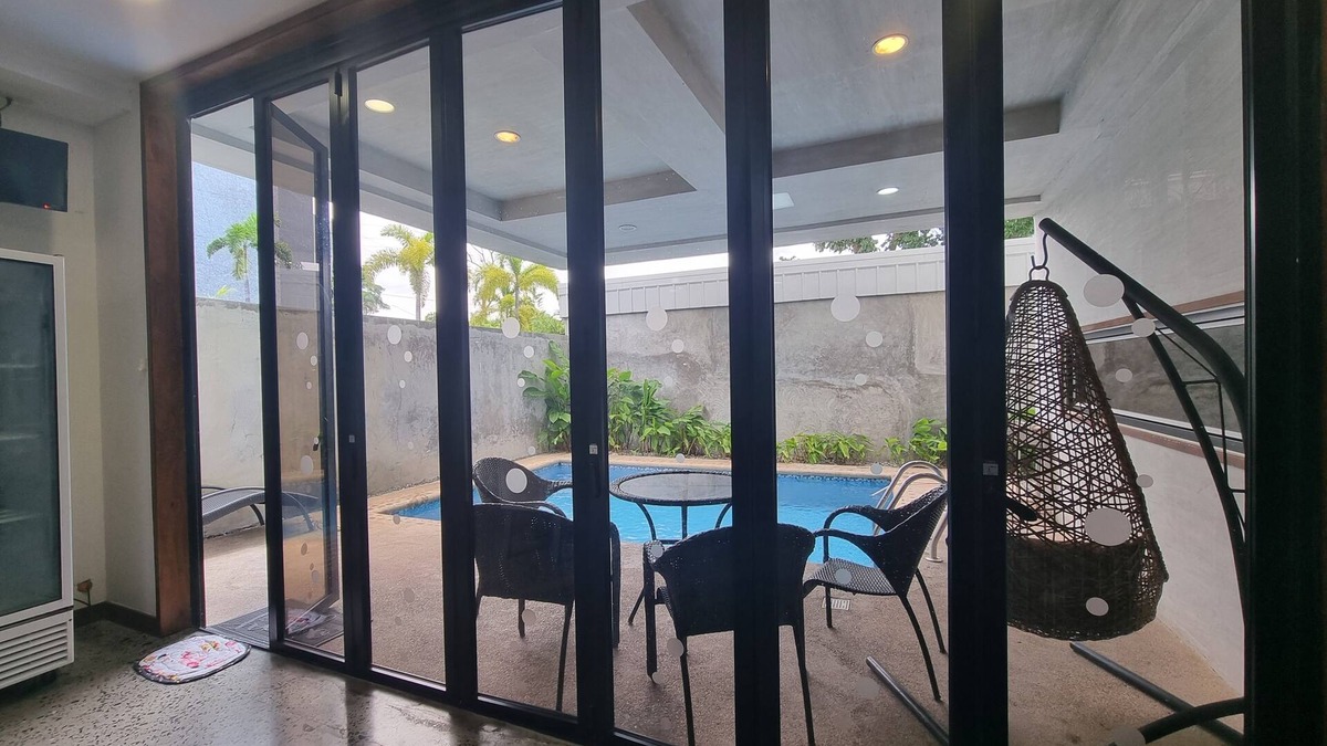 Clark Freeport Villa | KOREGON POOL VILLAS