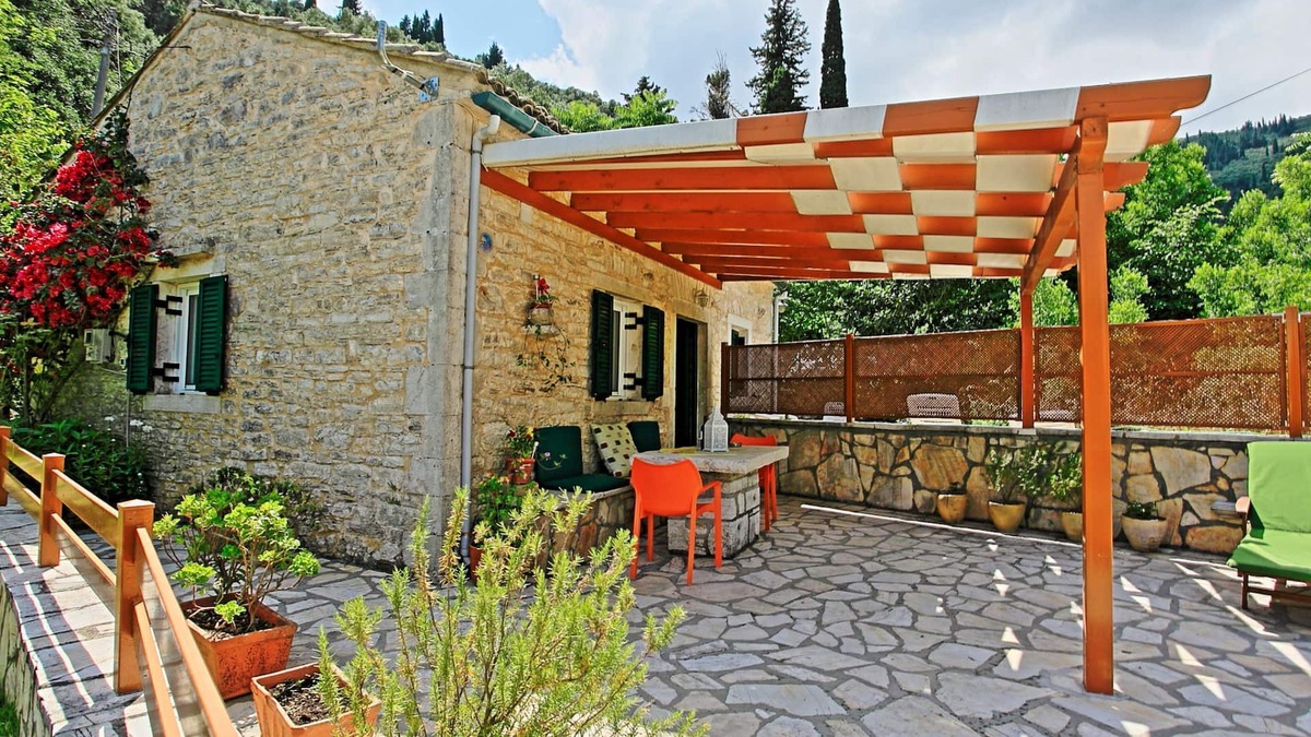 Agni Cottage | Korinas Cottage: Tranquil stone cottage, a breath away from Agni beach