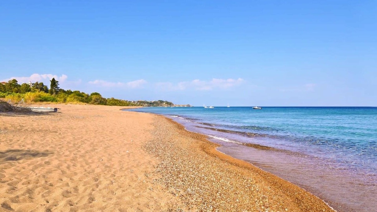 Koroni Apartment | Koroni Seaview Retreat - Summer Escape Lodging