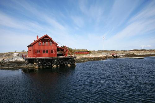 Averoy Municipality Villa | Korsholmen - by Classic Norway Hotels