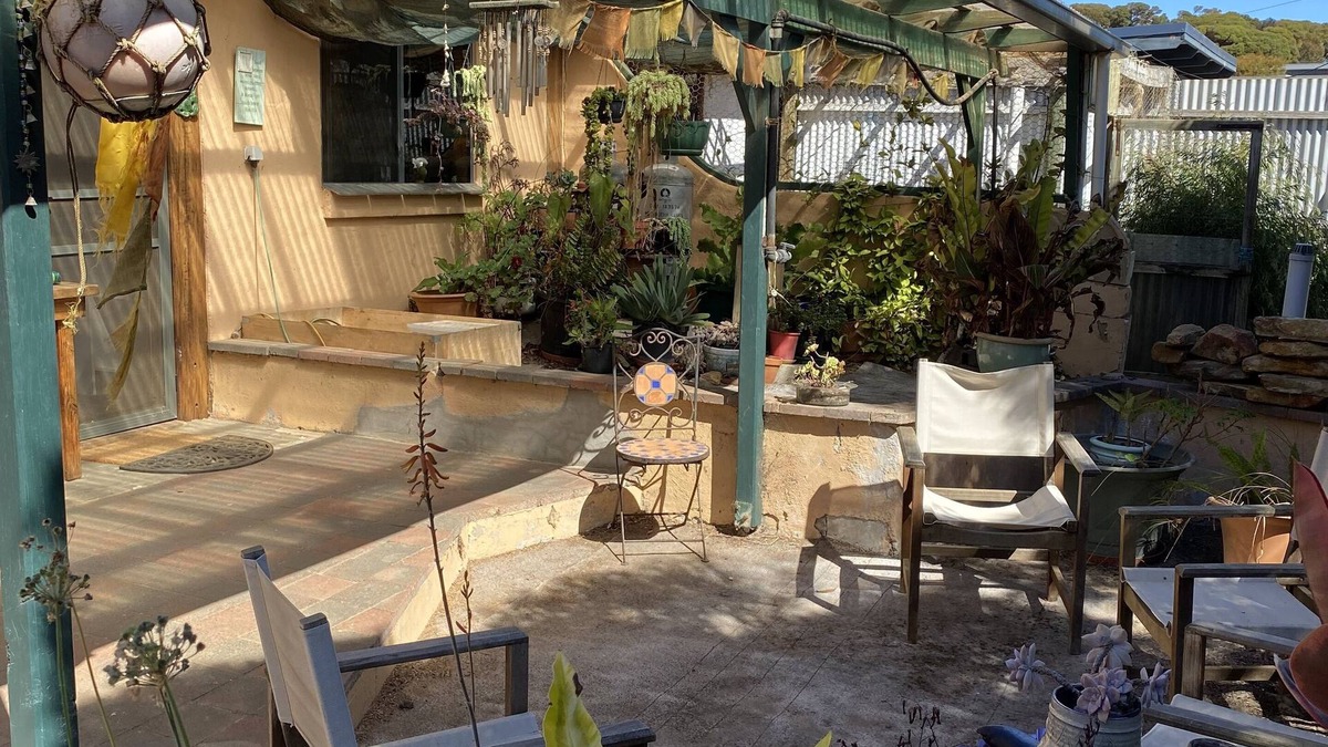 Newland House | Koru Cottage is a cosy home nestled in the dunes of beautiful Vivonne Bay on KI.