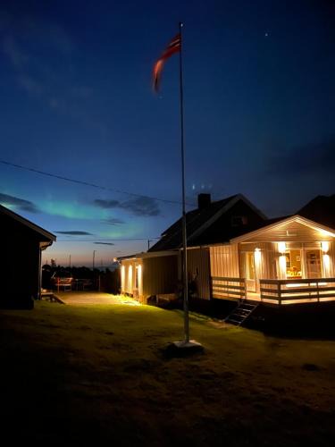 Lyngen House | Koselig hus nær sjø og fjell