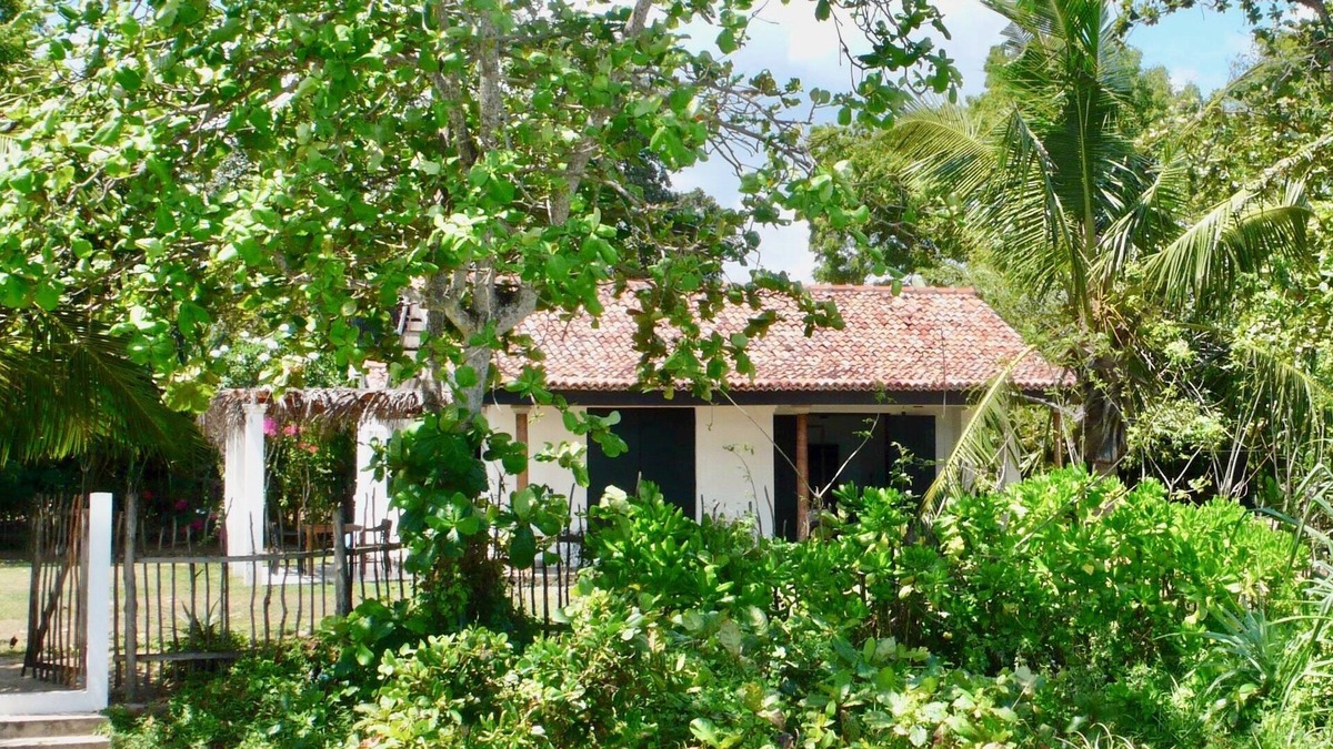 Morakatiyara House | Kotamba: One bedroom hideaway on Mawella Beach anchorage with shared pool