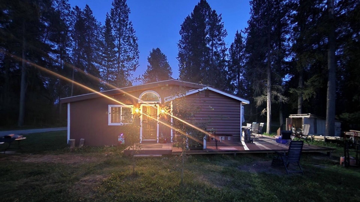 Caroline Cabin | Kozy cabin in the woods with a hot tub and woodstove.