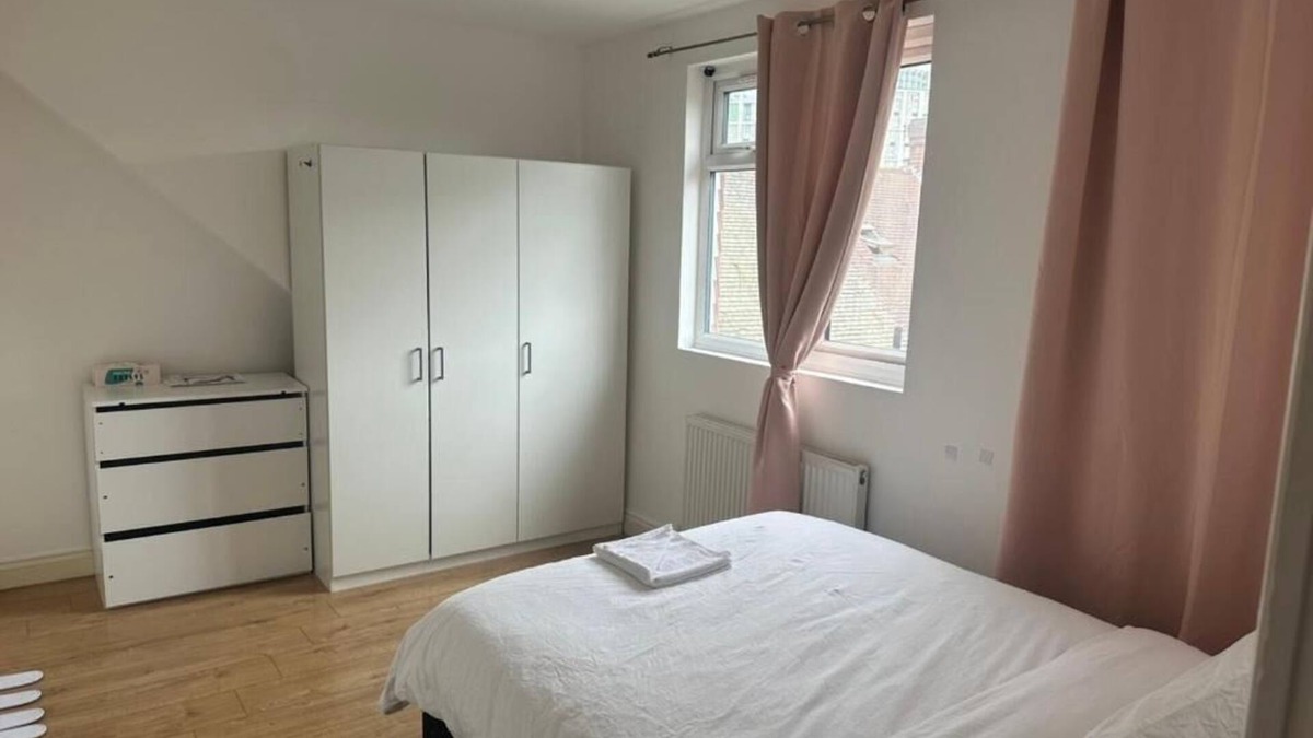 Thamesmead East House | Kozy Roomz - A place like home