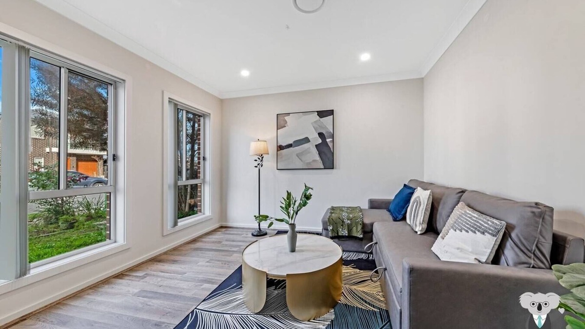 Austral House | KozyGuru | Austral | 5 Bed Comfy House