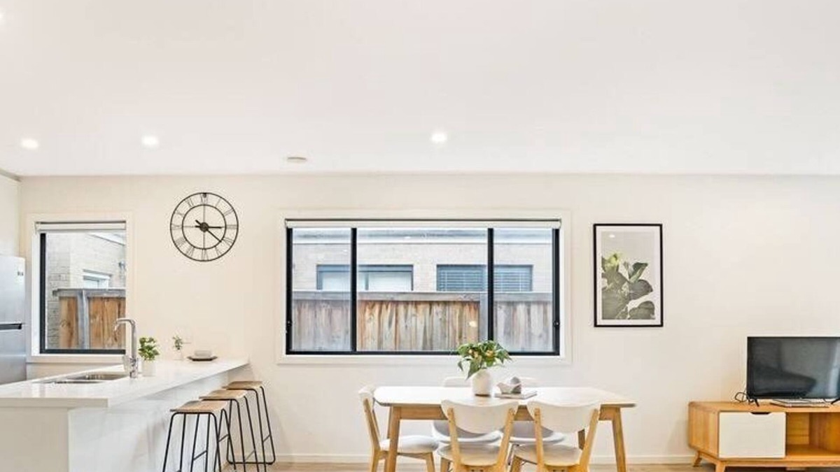 Greenvale House | KozyGuru | Greenvale | Charming 7 Bed House