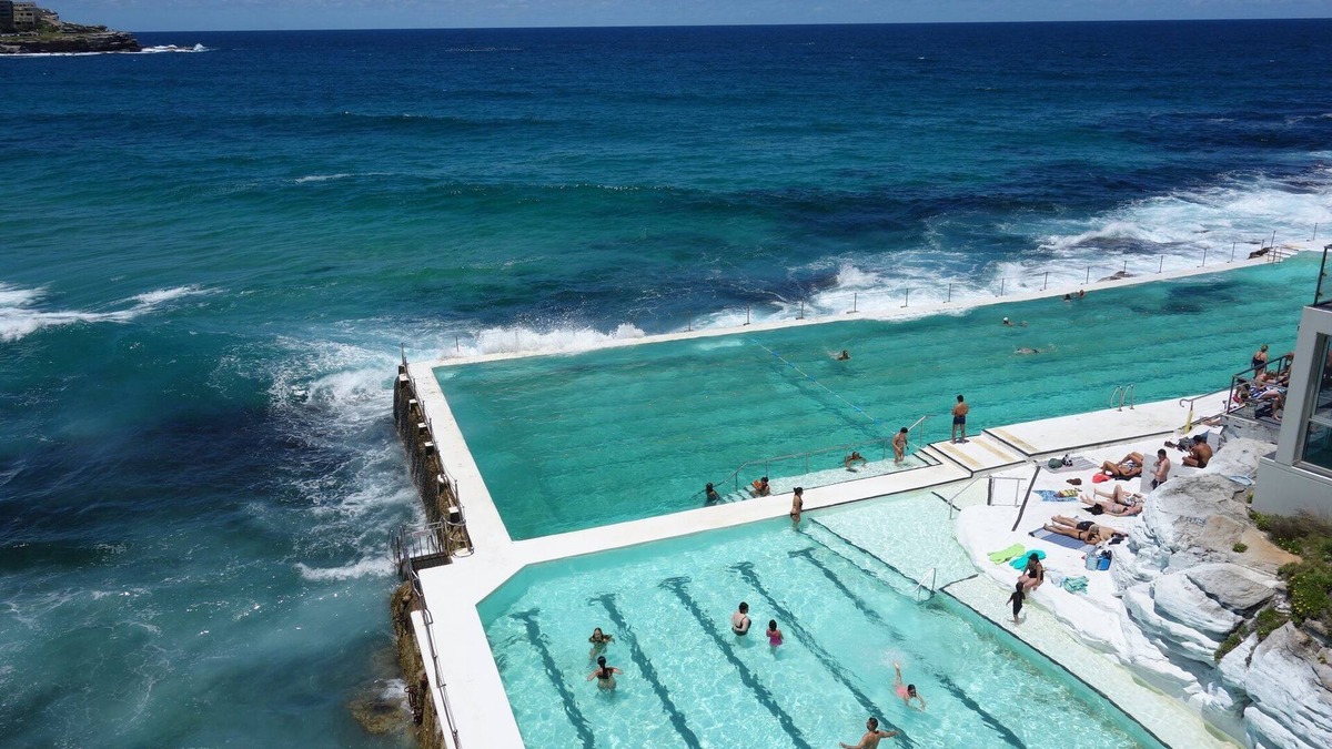 Leichhardt Apartment | KOZYGURU | Leichhardt | Cozy Holiday 3 BED Home + Free Parking