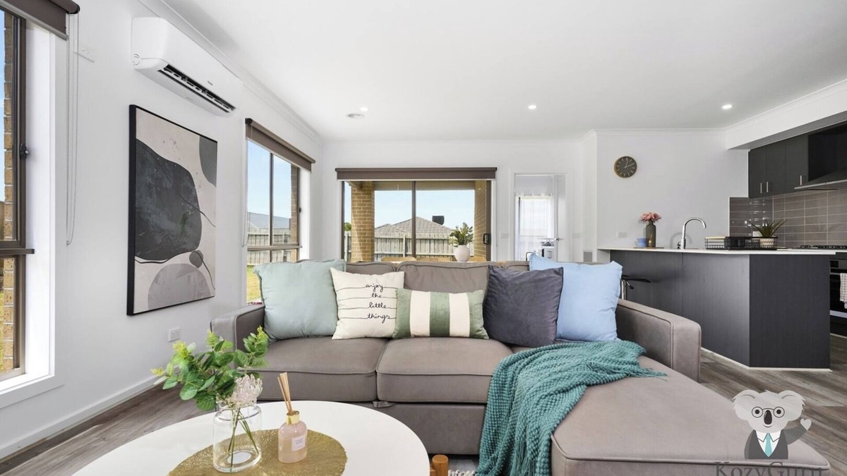 Pakenham House | KozyGuru | Pakenham | Comfortable 4-Bedroom House