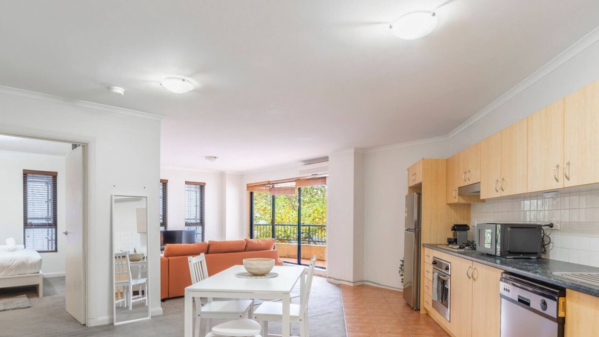 Redfern Apartment | KozyGuru | Redfern | Cozy Apt near Train Station