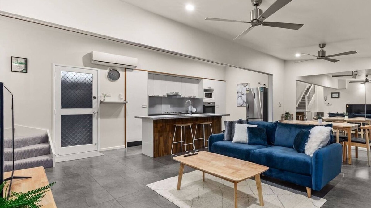 Spring Hill House | KozyGuru | Spring Hill | 2 Bed 2.5 Bath