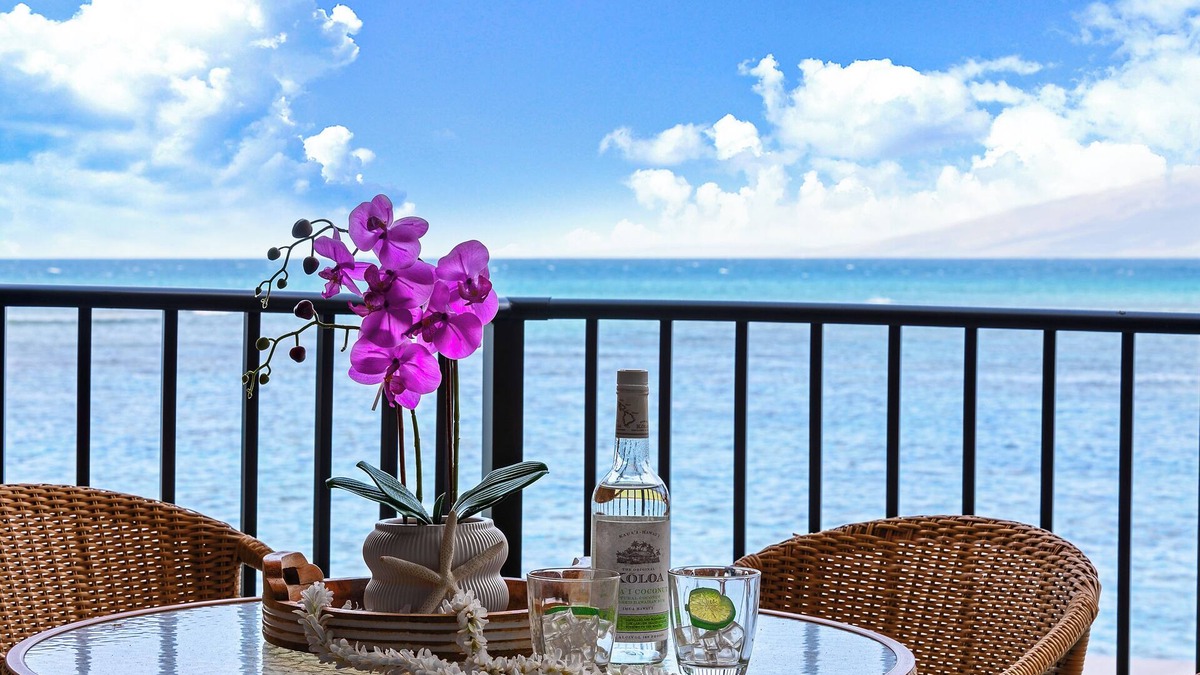 Kahana Condo | KR 215 Breathtaking Direct Oceanfront Views from this 1BD West Maui Condo