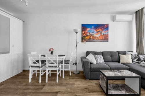 Muranow Apartment | Krasiński Garden Urban Zen Apartment