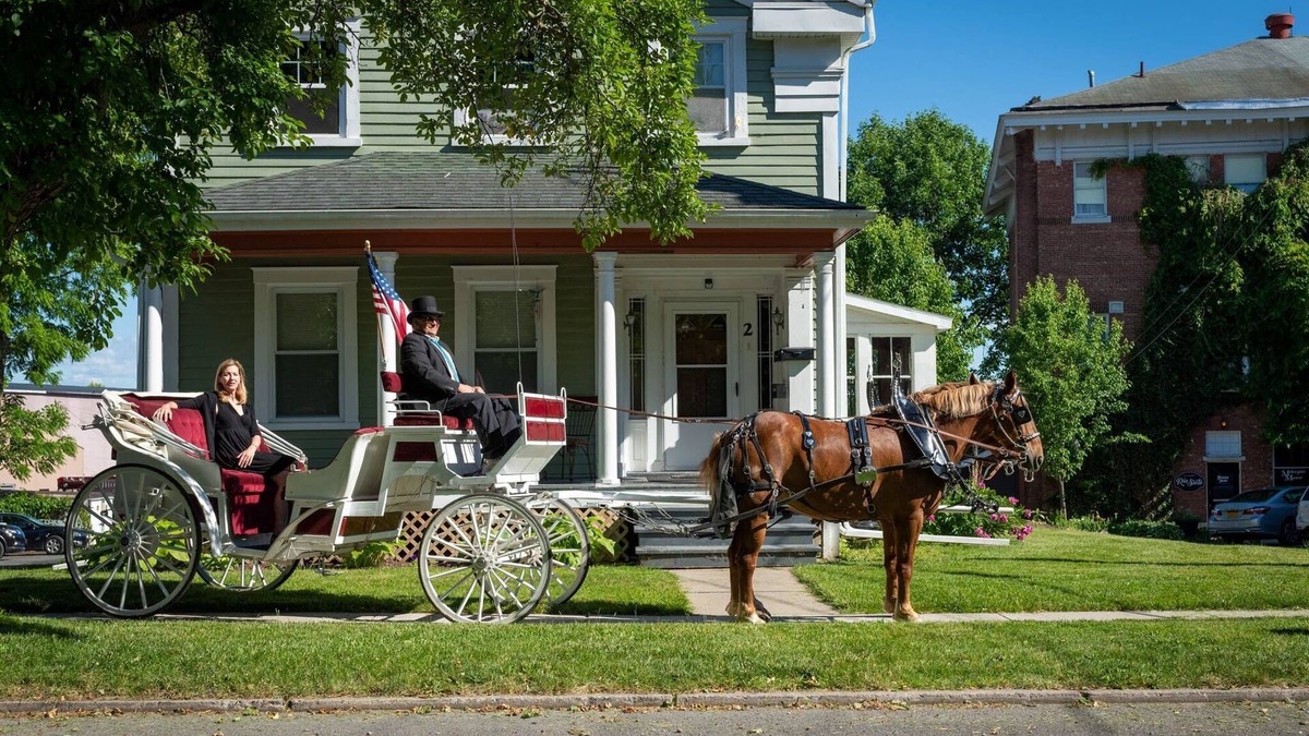 Baldwinsville House | Kratzer House at Mohegan Manor Restaurant and wedding facilities