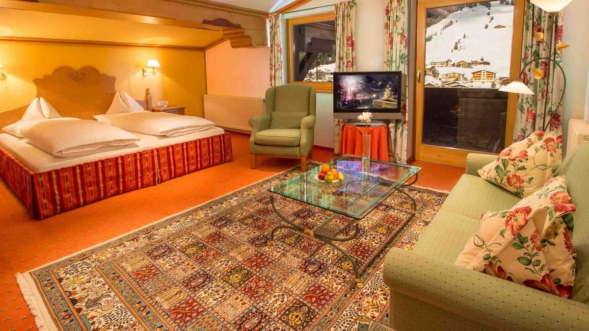 Lech am Arlberg Hotel | Kriegerhorn Suite with Balcony - Hotel Kristberg