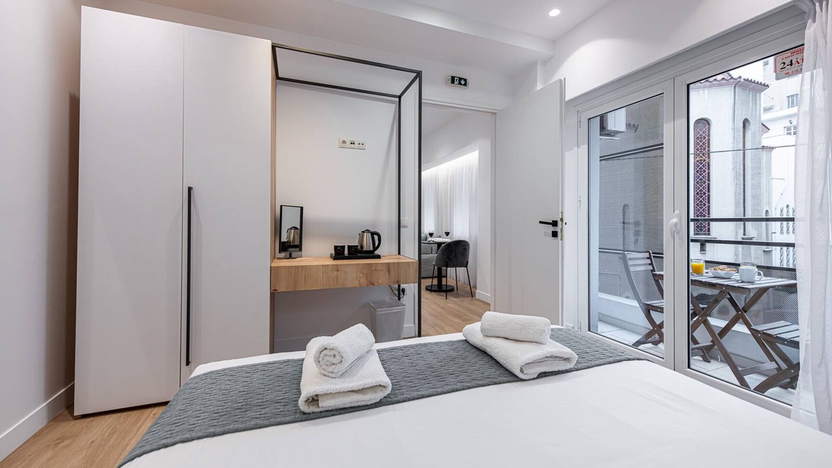Ampelokipoi Bed & Breakfast | Kriel Suites by LIV Homes 101