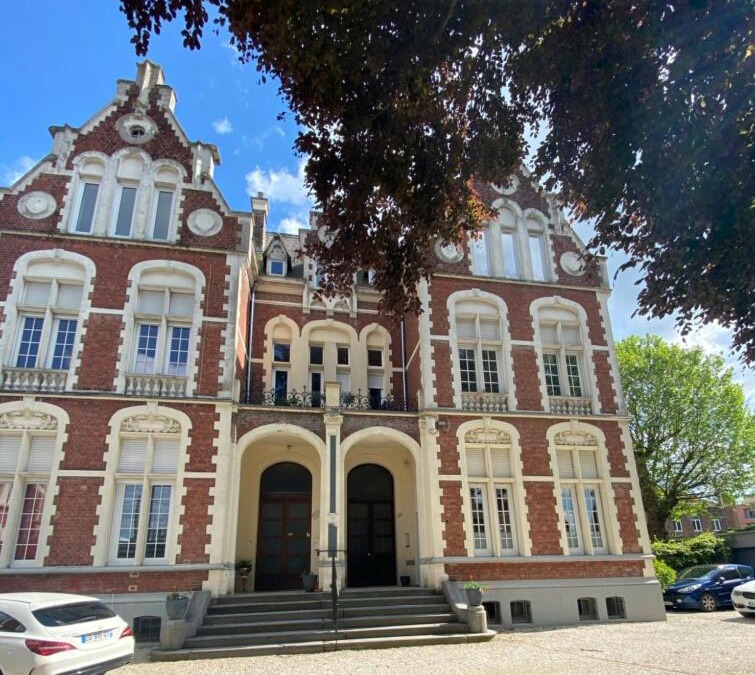 Armentieres House | KRISKO parking privé et clos