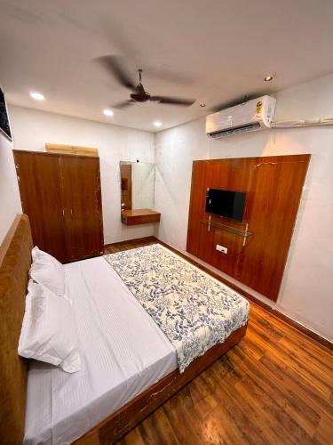 Pandharpur House | KRUSHNAKuNJ LODGE