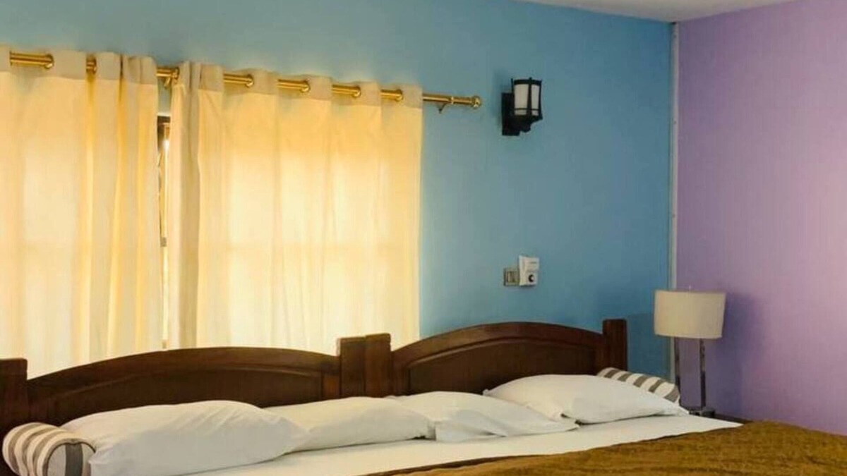 Oyarifa Cabin | Kshoes lodge (Luxury Room)