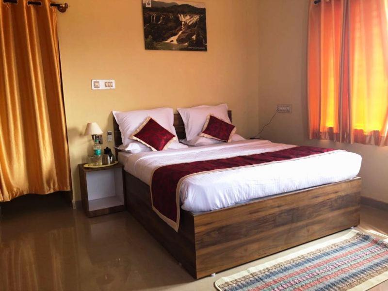 Belakavadi Hotel | KSTDC Hotel Mayura Bharachukki, Shivanasamudra
