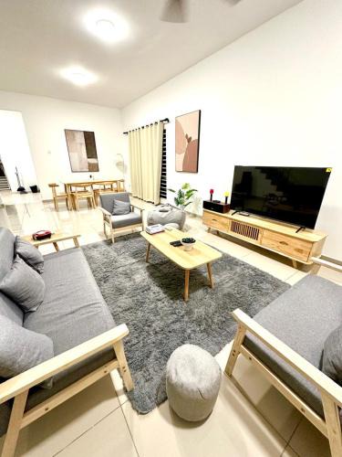 Bukit Rotan House | Kuala Selangor 16pax, Karaoke ,End lot 3 Storey