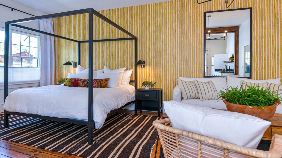 Jacksonville House | Kubli Haus - Suite #2 ~ Luxury, Style & Location, 1 block to Britt