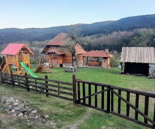 Vitasi House | Kuca Karajic