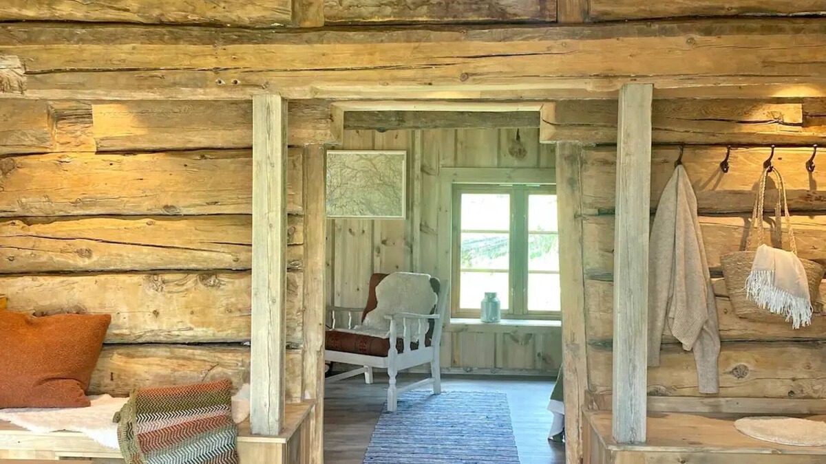 Skjaak House | Kufjøset - Renovert barn from 1830