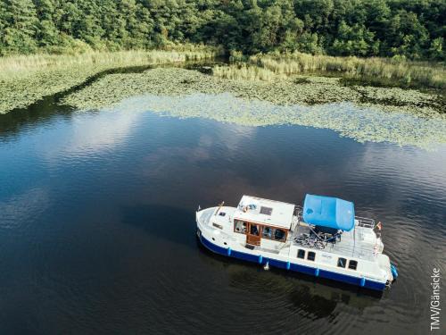 Zeuthen Boat Rental | Kuhnle-Tours Bootshaus Zeuthen
