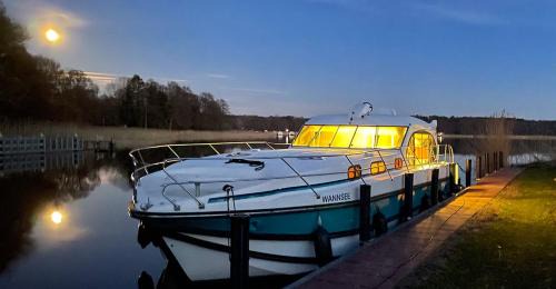 Muritz Boat Rental | Kuhnle-Tours Hafendorf Müritz