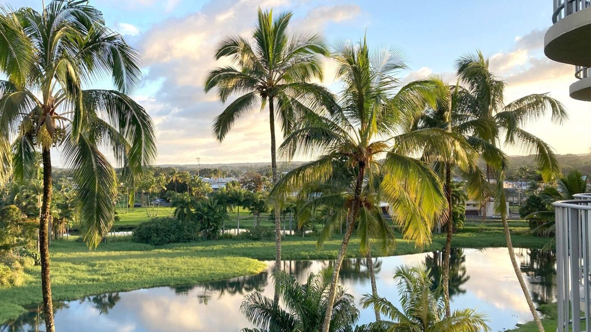Hilo Condo | Kulani - 2 bd Spectacular Views, A/C, Pool, WI-FI
