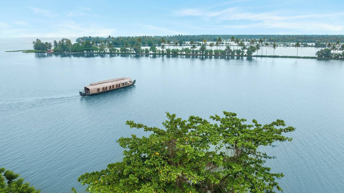 Kumarakom Boat Rental | Kumarakom Lake Resort Houseboats