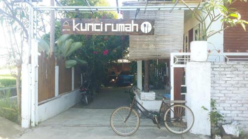 Tanjung House | kunci rumah