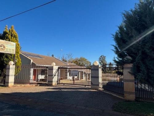 Ga-Segonyana House | Kuruman Paradise Lodge