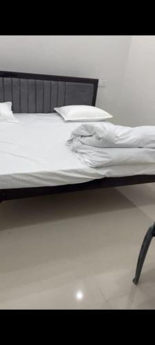 Ayodhya House | Kusum Home stay Near Ram Mandir Gate 200 -300 Meter , Near Hanuman gari Mandir, Jain mandir , railway station Goverment hosiptal , launch , Breakfast available, Free pick up Ayodhya dham railway station , airport pickup ,Ayodhya cant pickup
