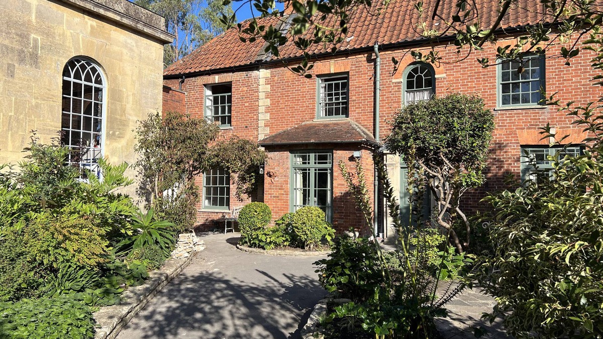 Glastonbury House | KYLEMORE, pet friendly, character holiday cottage in Glastonbury
