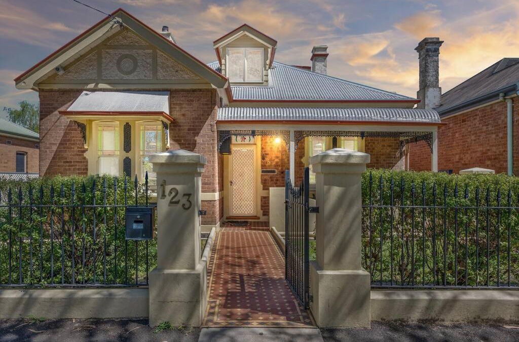 Orange House | Kyogle123 Central location