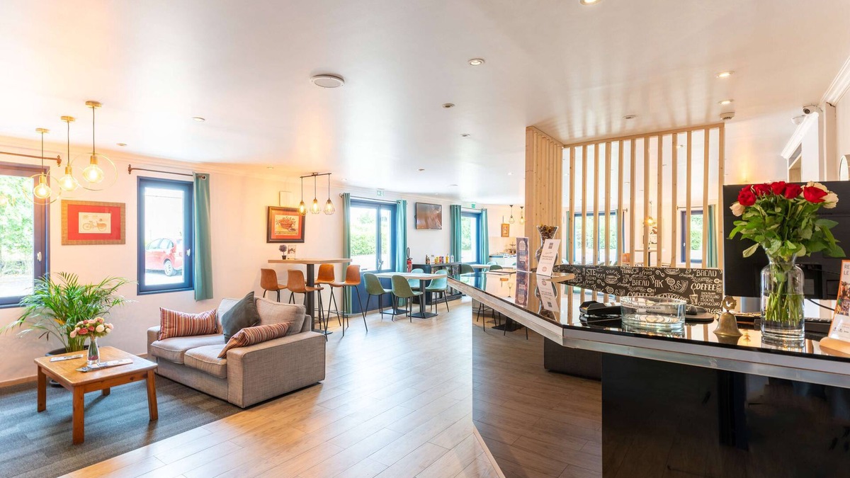 Creil Hotel | Kyriad Creil - Chantilly Nord