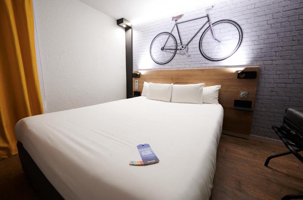 Laval Hotel | Kyriad Hotel Laval