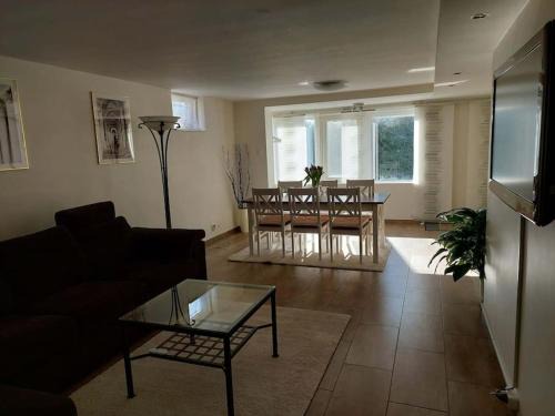 Partille Apartment | Lägenhet på landet nära stan
