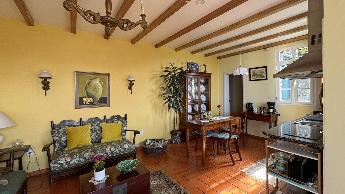 Arco de Sao Jorge Apartment | - Lírios do campo -