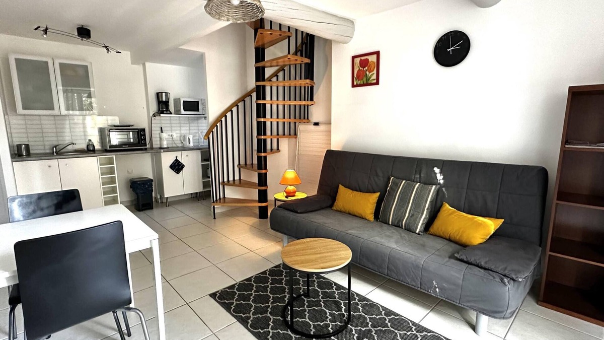 Pont-Saint-Esprit Apartment | l'échappée belle duplex flat with terrace