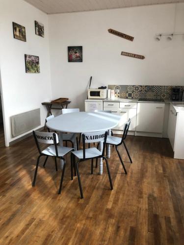 Combrand House | L'école buissonnière